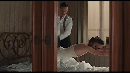 Un enorme cazzo fa un buco in attrici italiane film hard una bionda snella.