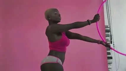 Gli amici hanno affittato una splendida prostituta per una sera. film pornografici italiani gratis