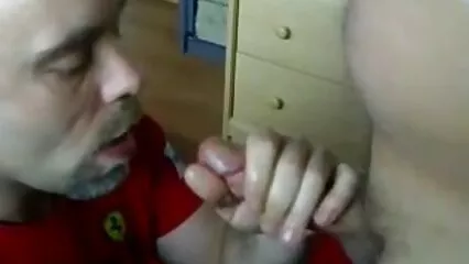 La bellezza snella gode del galletto nero sul video hard italiani letto.