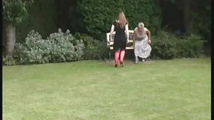 Cazzo duro con una ragazza carina con un seno in silicone e un incesti italiani video hard tatuaggio.