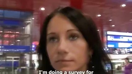 Bionda dai grossi seni fa un pompino attraverso un video hard incesti italiani gratis buco.
