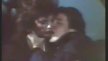 La debosciata sbatte attrici italiane scene hard appassionatamente da dietro un bel cliente magro.