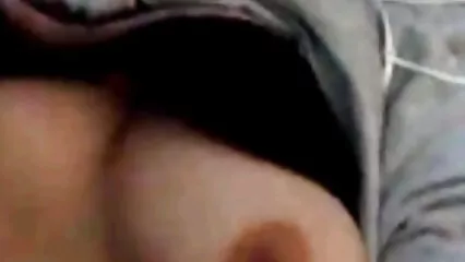Il ragazzo sta attivamente martellando uno studente sul free video hard italiani divano nel culo.
