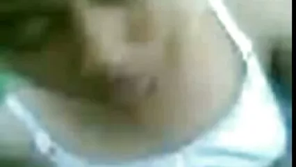Ragazza paffuta si è masturbata la figa arrapata. video hard italiani
