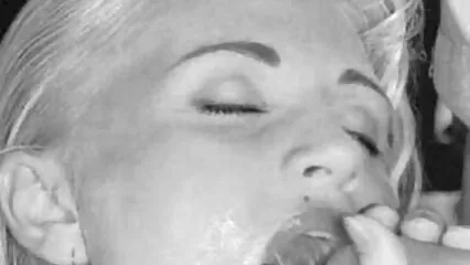 La ragazza video hard amatoriali napoletani dai capelli lunghi ama la pecorina.