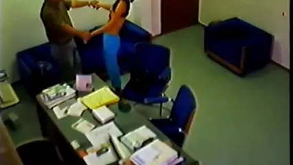 Una ragazza succosa con film hard con attrici italiane le tette gode in bagno.