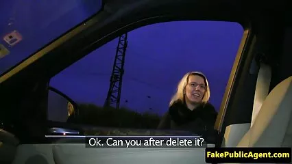 Un selvaggio gopnik scopa brutalmente un habalka dalle gambe lunghe nel video hard amatoriali italiani culo.