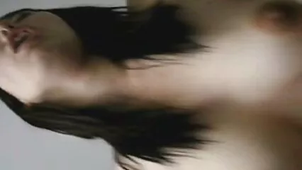 Una donna asiatica snella esprime lo sperma in film hard in lingua italiana bocca.