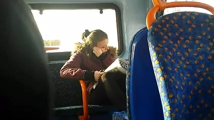 Una ragazza video italiani hard senza complessi scuote le sue belle tette.