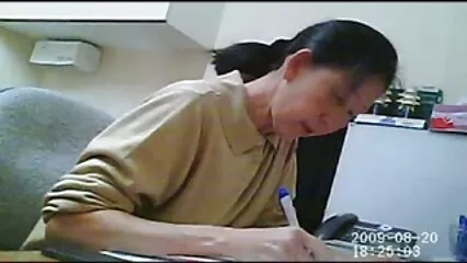 Il ragazzo video hard gay italiani si diverte anale e vaginale con una bellezza nella villa.