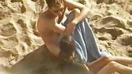 La bellezza film hard gratuiti italiani dai capelli rossi ha sellato il grosso cazzo del fidanzato.