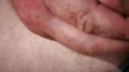 Una mora video pornografici italiani gratis con un culo appetitoso preferisce la sua posizione preferita.