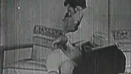 Signora video amatoriali italiani hot con grandi tette inserisce un dildo.