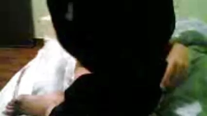 Il pene viene spinto nella figa video hard stranieri lubrificata del cliente.