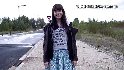 Un capezzolo maturo video hard amatoriali gratis ha mostrato le sue deliziose natiche per strada.
