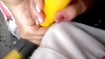 Un pretzel insaziabile film hard gay italiani martella una ragazza nel culo con un pene duro.