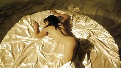 Il tipo gonfiato ha spinto il bullone nella davalka video hard italiani fino alla punta.