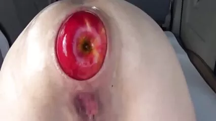 Una cagna oliata prende uno stronzo video amatoriali italiani hard duro.