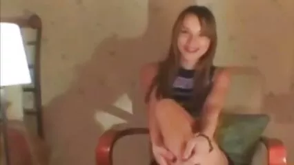 Una ragazza asiatica film italiani gratis hard dalle gambe lunghe soddisfa tutti i desideri di un cliente solvibile.
