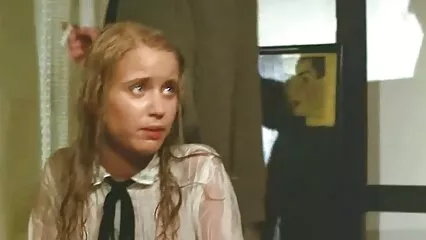 Hot Don Juan video pornografici gratuiti italiani ha scopato una bionda birichina carina su una sedia.