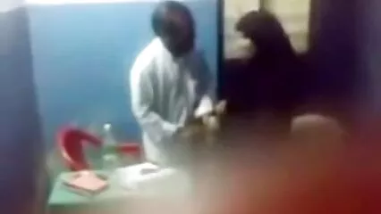 Un cavallo calvo ha scopato una ragazza tettona in una video hard di donne mature italiane figa.