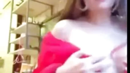 Una ragazza bionda viene scopata con film porno italiani streaming gratis un grosso cazzo.