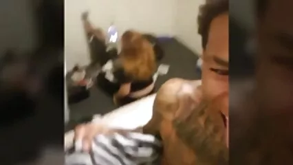 Fifa bionda aiuta la sua ragazza a venire film hard italiani gratis completi sul letto.