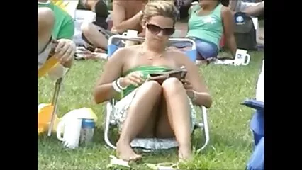 Il sesso anale attraverso il buco ha eccitato film completi italiani hard la bionda.