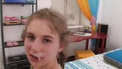 La ragazza voleva un pene giovane e ha chiamato il ragazzo al film completi hard italiani telefono.