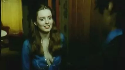 Belle ragazze in varie pose ottengono soddisfazione. video hard attrici italiane
