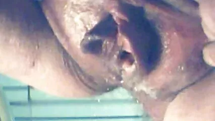 Sul suo pene video hard di casalinghe italiane persistente, il tizio ha tirato un passeggero tettona.